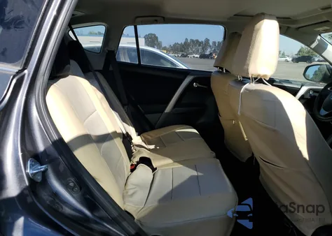 2015 Toyota Rav4 Xle z USA, uszkodzony, nr VIN JTMWFREV3FD067405